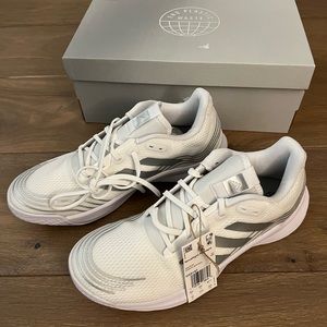 New in box Adidas Novaflight Volleyball Sneaker.